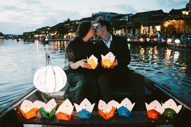 Hoi An Lantern Photoshoot: Boat Ride, Lantern Shop & Release - Key Points