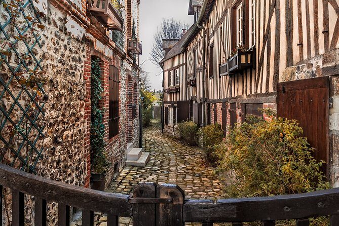 Honfleur Private Walking Tour With A Professional Guide - Exploring Honfleur: A Deep Dive into the Tour