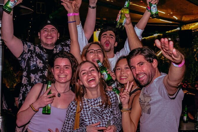 Hong Kong Pub Crawl at Lan Kwai Fong (LKF) - An In-Depth Look at the Hong Kong Pub Crawl Experience