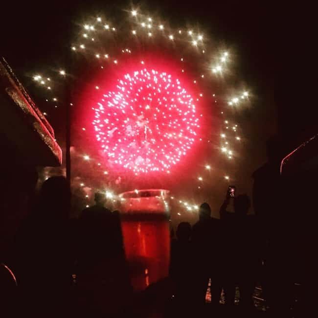 Honolulu: 1-Hour Friday Night Fireworks Cruise with Drinks - An Authentic Look at the Fireworks Cruise Experience