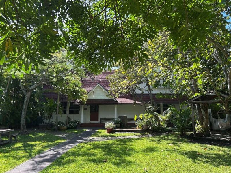 Honolulu: Afternoon at McGarrett's-Hawaii Five-O - An Up-Close Look at the Hawaii Five-0 Tour