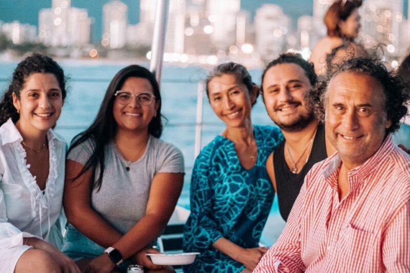 Honolulu: Friday Night Fireworks Cruise with Music - Key Points