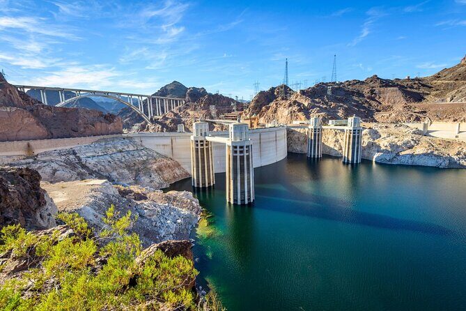 Hoover Dam Tunnels and Power Plant Tour in Spanish - Introducing the Hoover Dam Tunnels and Power Plant Tour in Spanish