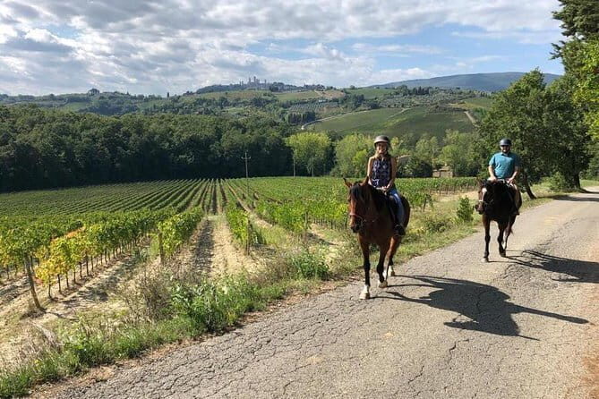 Horseback Ride in S.Gimignano with Tuscan Lunch Chianti Tasting - Key Points