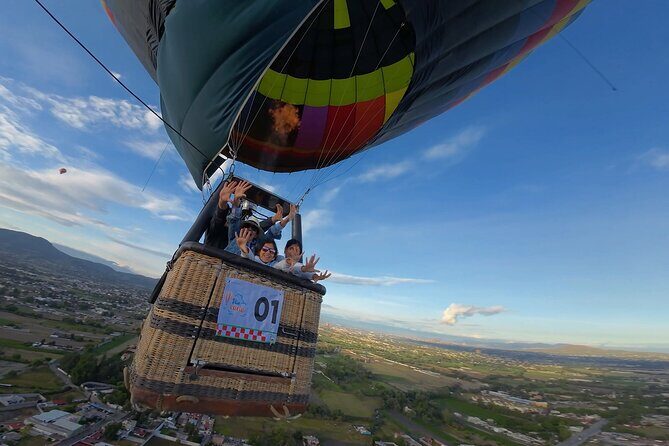 Hot air balloon flight in Teotihuacán + Breakfast in a Cave - FAQs
