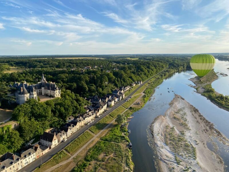 Hot air balloon flight:Chambord, Chenonceau,Cheverny,Blois - A Complete Guide to the Loire Valley Hot Air Balloon Experience