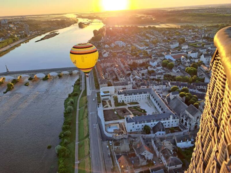 Hot air balloon flight:Chambord, Chenonceau,Cheverny,Blois - What Makes This Tour Stand Out?