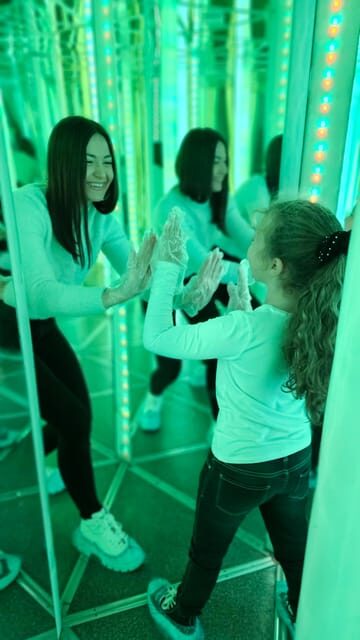 ''House Of Attractions'': Glass Labyrinth Family Ticket 2+1 - Key Points