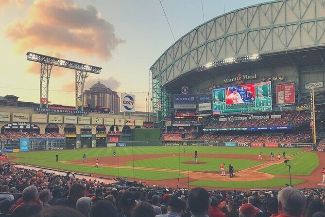 Houston Astros Baseball Game at Minute Maid Park - An In-Depth Look at the Houston Astros Game Experience