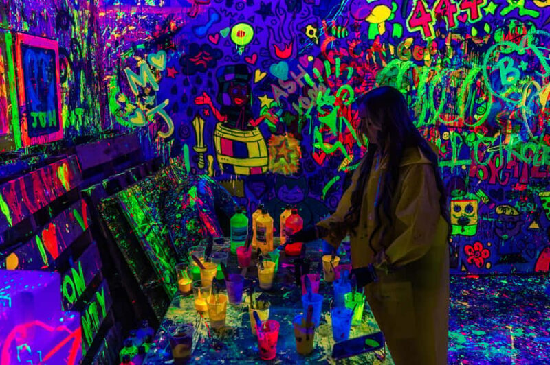 Houston: Private Paint Therapy Experience (Neon Light) - FAQ