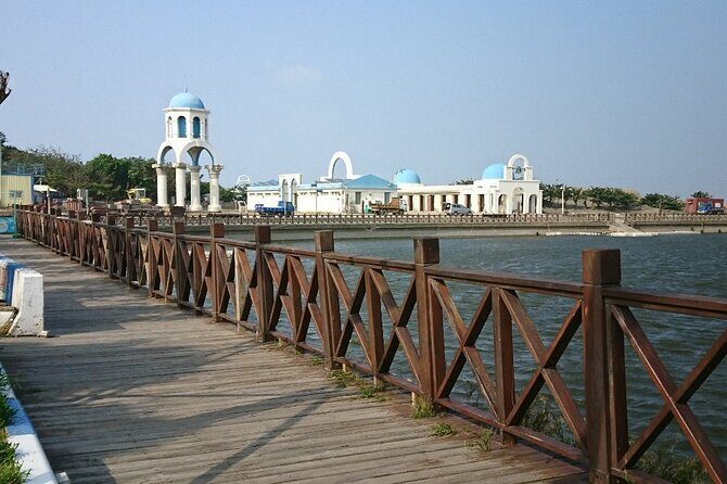 Hsinchu God Temple Fish Harbor and Zoo Private Tour from Taipei - Key Points