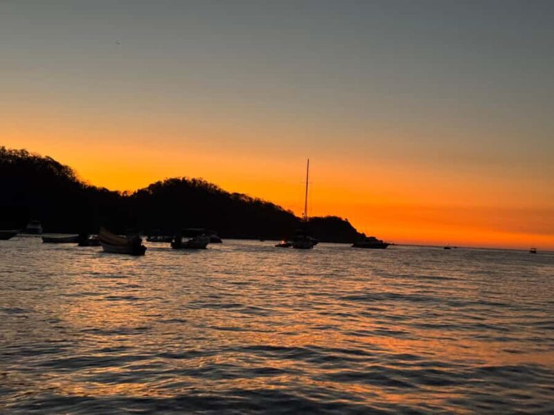 Huatulco: Sail at dawn and watch the marine life - A Detailed Look at the Sunrise Sail Experience