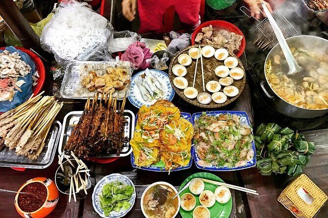 Hue Flavor Expedition A Culinary Adventure with Local Insights - Exploring Dong Ba Market