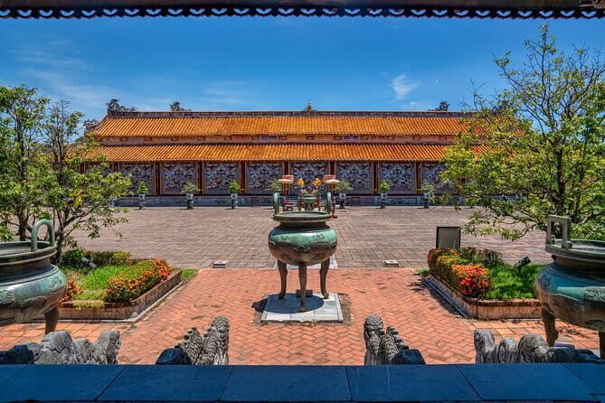 Hue Imperial and Forbidden City Guided Tour in 2,5 hours - Key Points