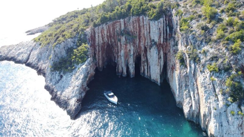 Hvar: South shore & Pakleni islands private speedboat tour - Key Points