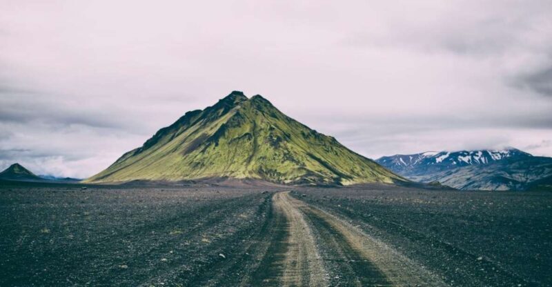 Hvolsvöllur: Hekla and Maelifell Private Guided Tour - Who Should Consider This Tour?