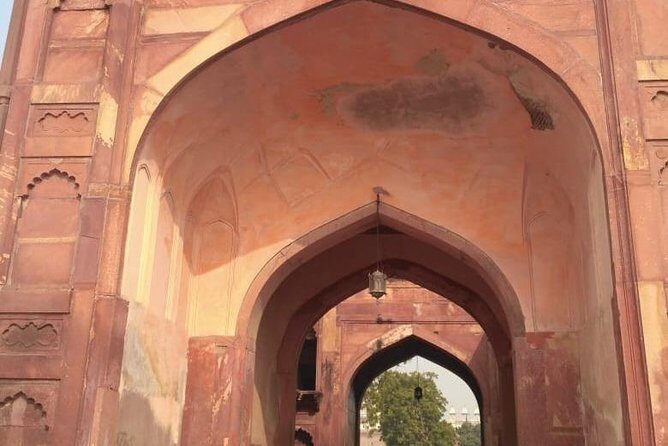 Hyderabad to Agra Taj Mahal Same Day Trip with Flights and lunch - Exploring Agra Fort: A Fortress with a View