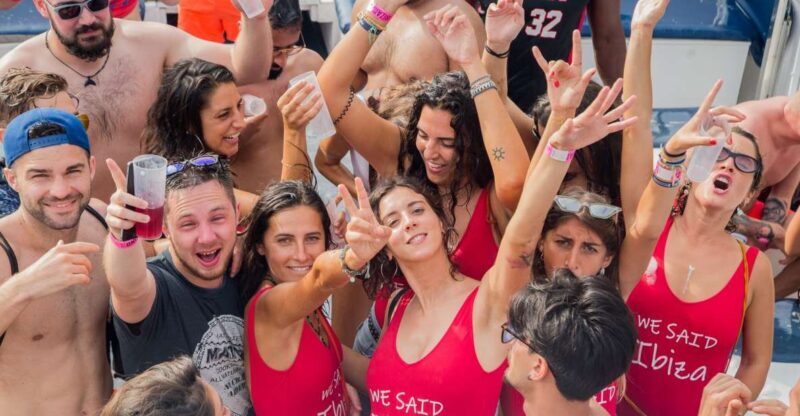 Ibiza floating club - Best Dj sesión at sea - Key Points