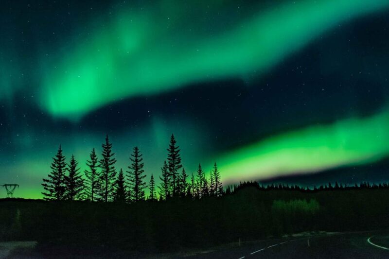 Iceland: Private Northern Lights Tour with Champagne - Key Points