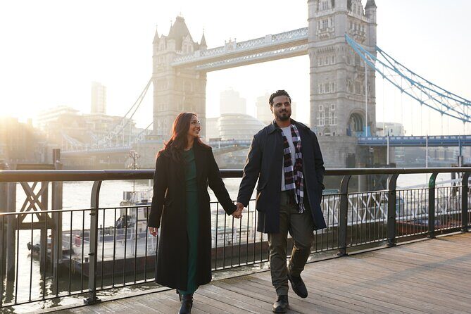 Iconic London Portraits Tour with Expert Local Photographer - Key Points