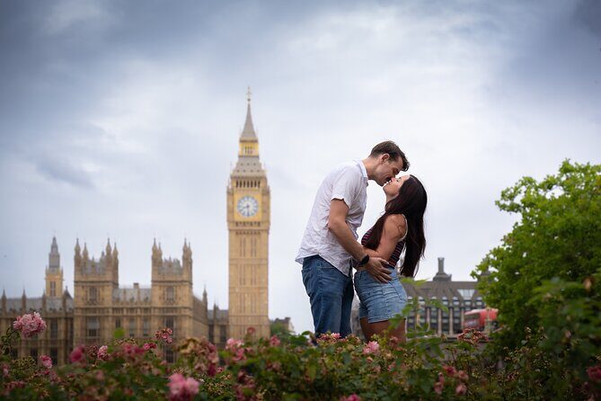 Iconic London Portraits Tour with Expert Local Photographer - The Sum Up