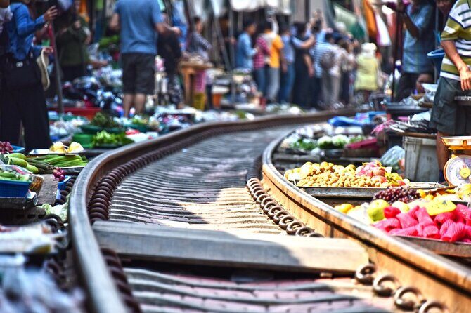 Iconic Markets: Damnoen & Train Market Explore - Authentic Insights from Reviews