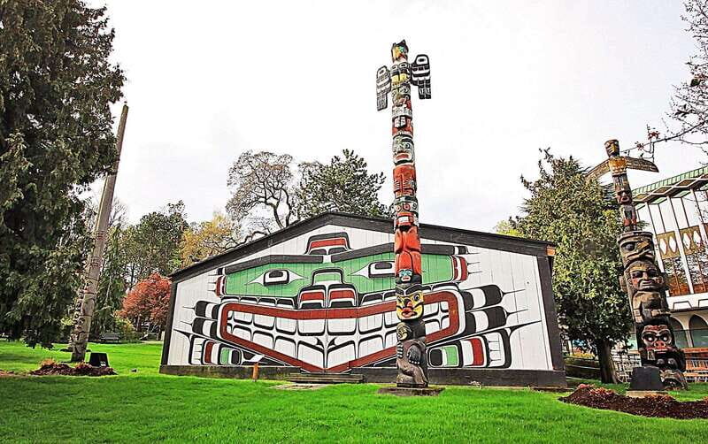 Iconic & Obscure Victoria Walking Tour - Key Points