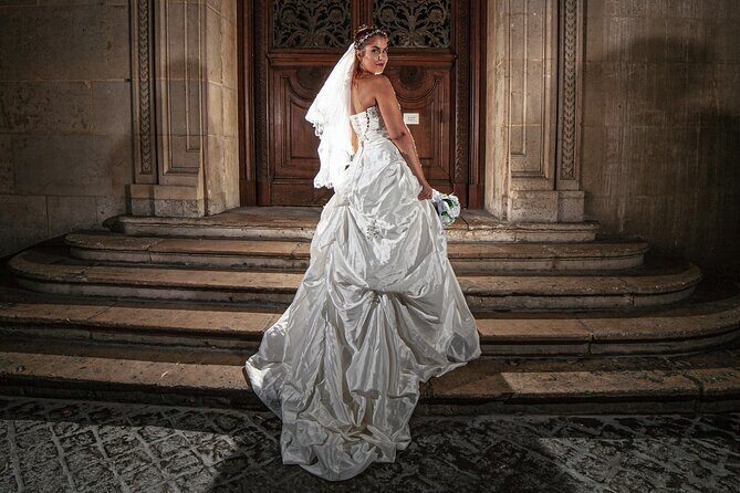 Iconic Portraits in an Exclusive Photoshoot at the Eiffel Tower - FAQ