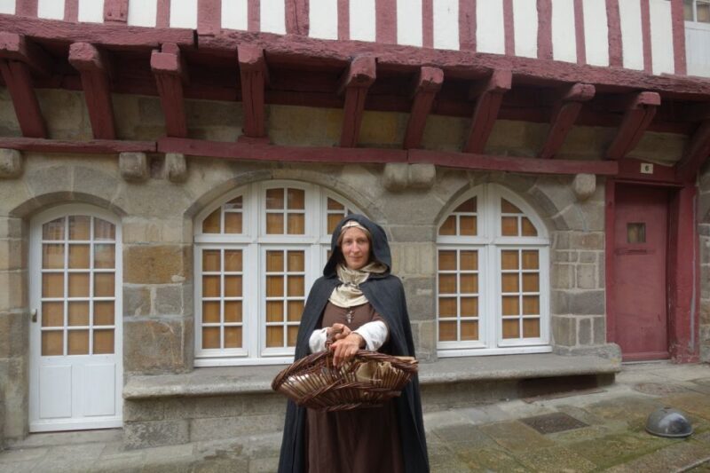 Enjoy the 15th century in Dinan - A Close Look at the Dinan Tour Experience