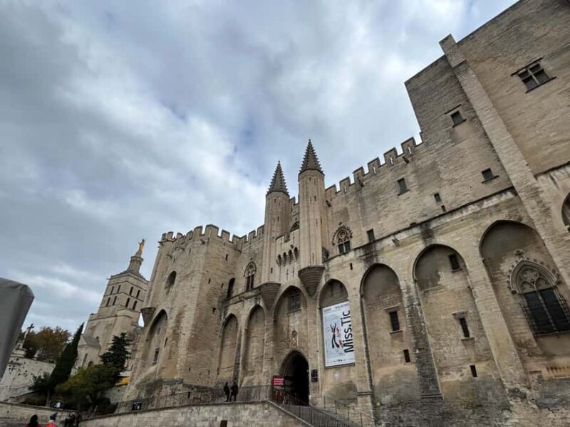 Immortalize your Souvenir d'Avignon as a button - A Detailed Look at the Experience