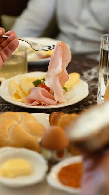 Imperial breakfast before your castle tour - Key Points