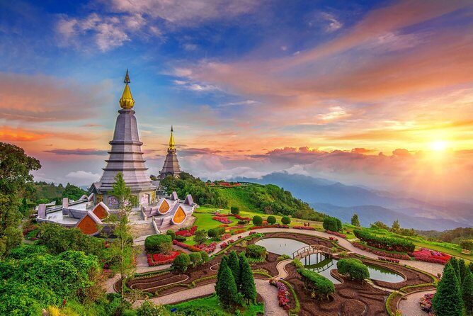 In French: private day trip to Doi Inthanon (hikes and tours) - Discovering Doi Inthanon: A Balance of Nature and Culture