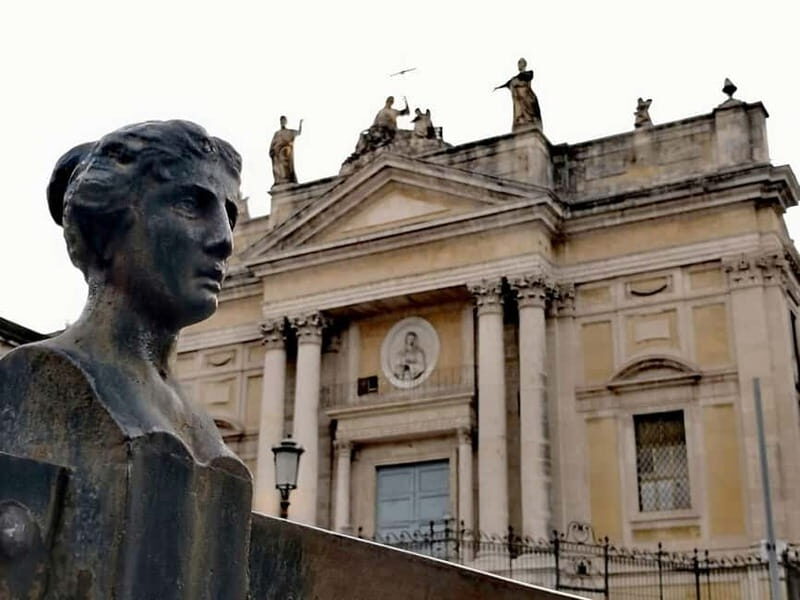 In the popular heart of Catania: from Civita to San Berillo - An In-Depth Look at the Tour Experience