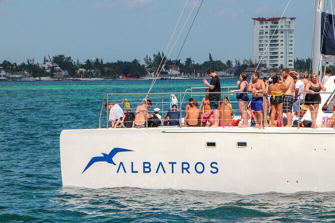 Incredible Party in Catamaran + Open Bar - Only Adults! - Introduction