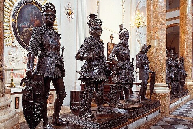 Innsbruck: places must see + swarovski, driver+local guide - FAQ