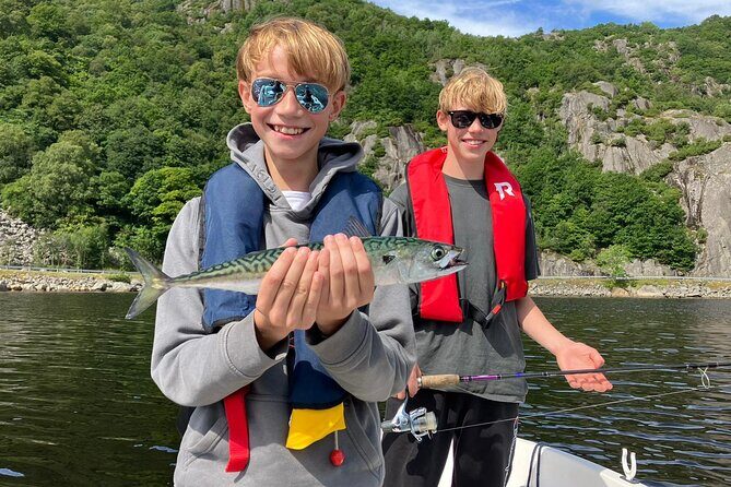 Inshore fishing in the Drangefjord - The Guides and Facilities