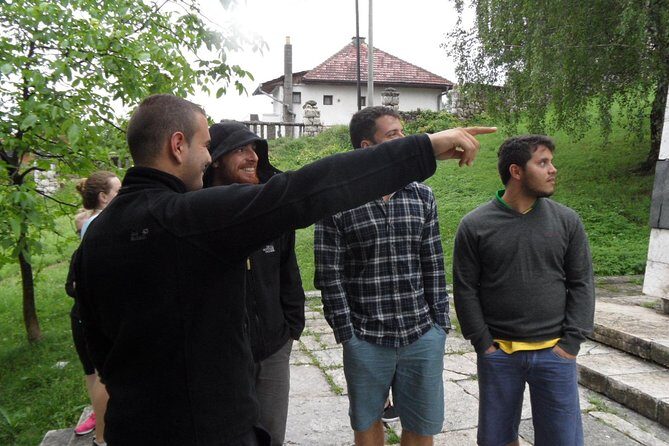 Inside the Siege: Sarajevos Story of Survival - Authentic Insights from Reviewers