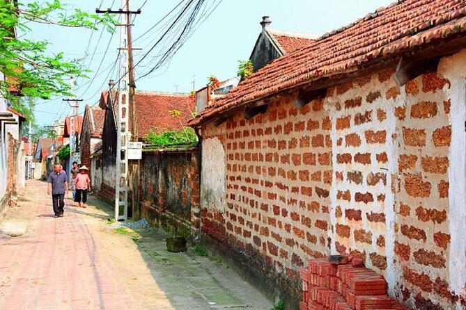 Instagram Tour Duong Lam Ancient Village with Train Street Visit - Who Should Consider This Tour?