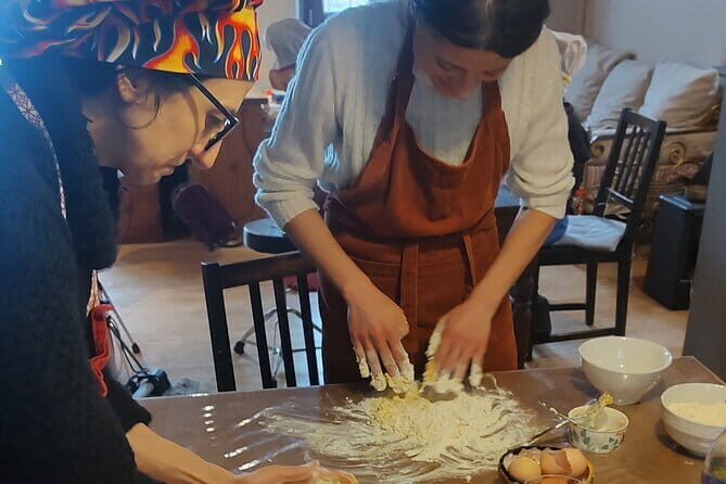 Intimate and authentic Pasta Lesson & Chianti wine. Free parking - Key Points