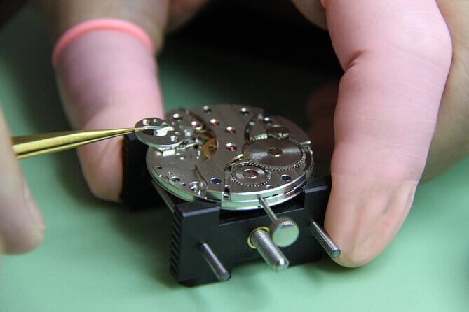 Introduction to Watchmaking - The Setting: An Accessible and Central Location