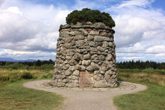 Invergordon Shore Excursion Highland Bucket List Tour - Urquhart Castle: Dramatic Ruins with a View