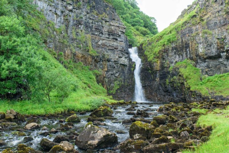 Inverness: 2-day Isle of Skye, Fairy Pools & Castles Tour - An Authentic Two-Day Highland Experience