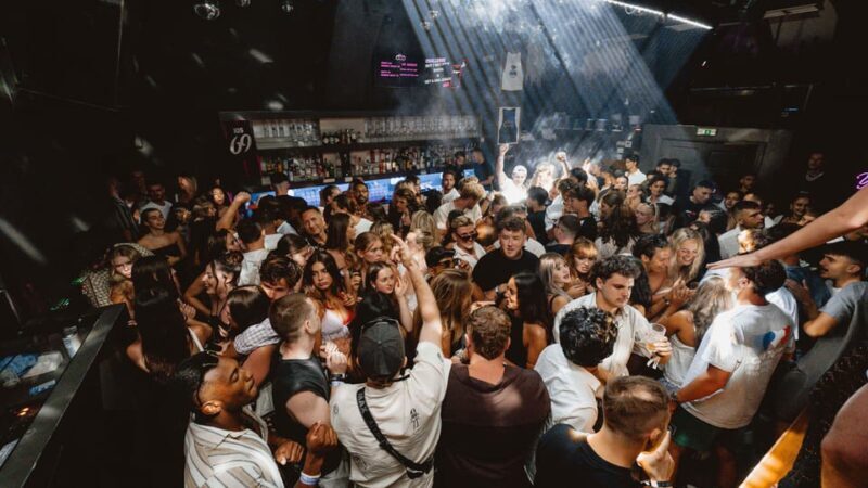 Ios: Pub Crawl with 5 Venues, 5 Shots, and 5 VIP Entrances - Key Points