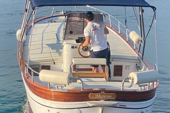 Ischia island private excursion on Gozzo Fratelli Aprea 7,5m - An In-Depth Look at the Ischia Private Boat Tour