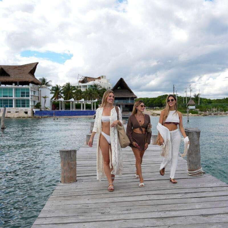 Isla Mujeres: Deluxe Catamaran Tour - Key Points