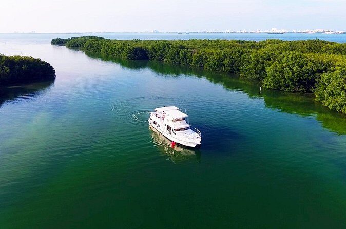 Isla Mujeres Full Day Tour on Yacht with Snorkel and Buffet - FAQ