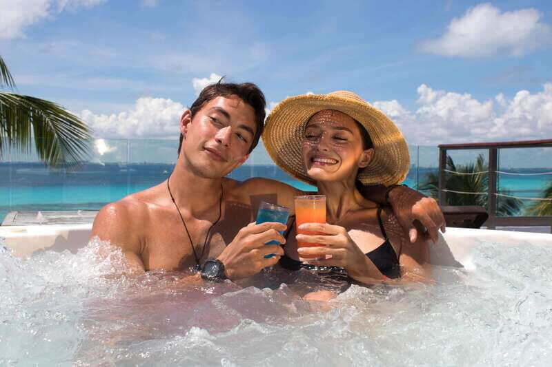 Isla Mujeres: Royal Garrafon VIP and Punta Sur admission - The Food and Beverage Component