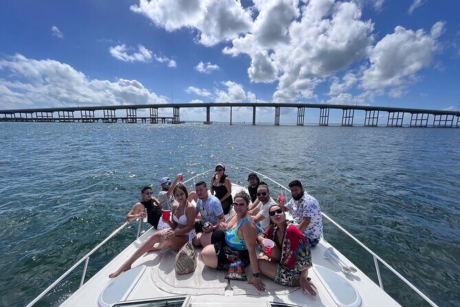 Island Fun Yacht Rental in Miami Beach - Key Points