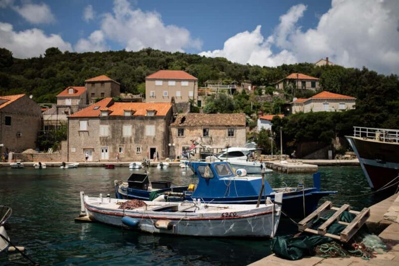 Island Hopping & City Walls Cruise with Food and Open Bar - Key Points