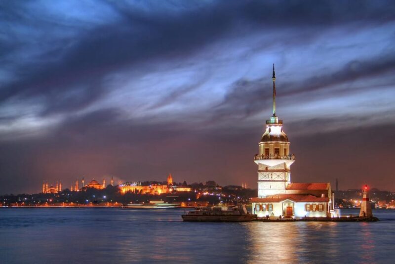 Istanbul: A short trip along the Bosphorus in the evening - Key Points